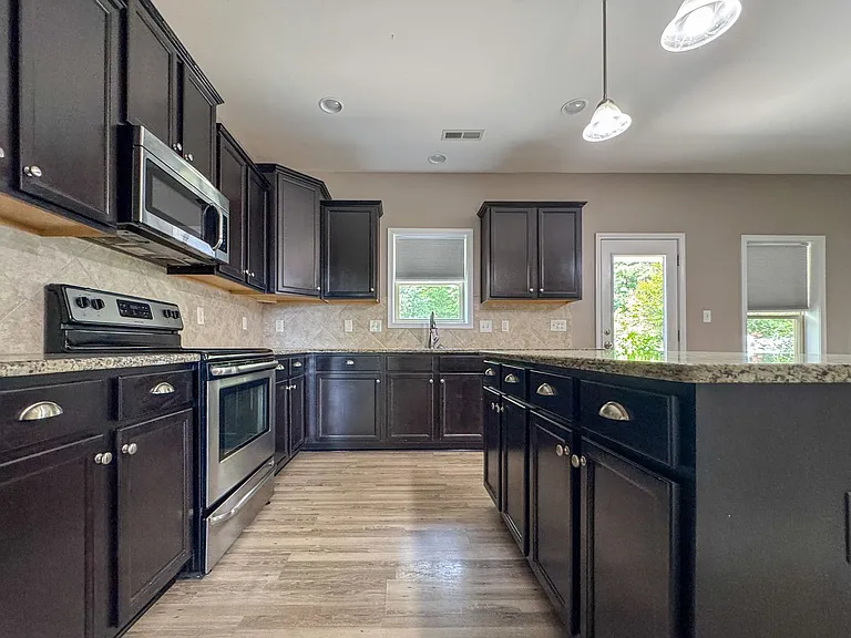 296 Sedgefield Dr — Photo 4