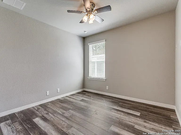 458 Seele St — Photo 16