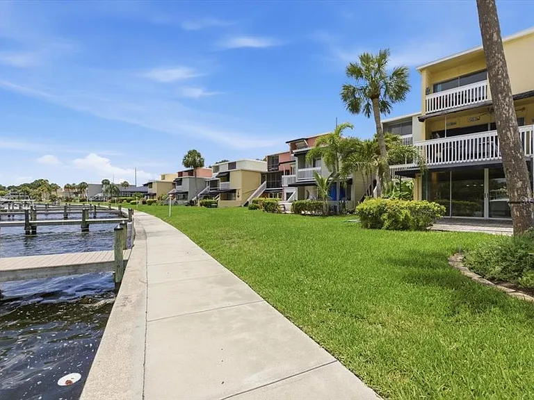 2424 W Tampa Bay Blvd #G104 — Photo 8