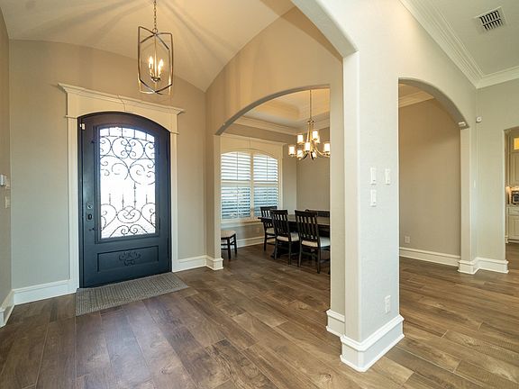 5th image of 210 New Braunfels Ln