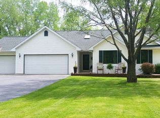 3160 Longview Ln, Suamico, WI 54173