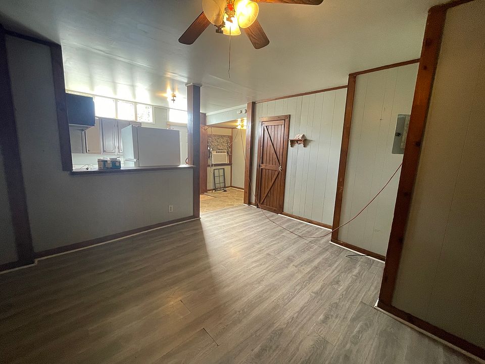 1st image of 613 W 6th St