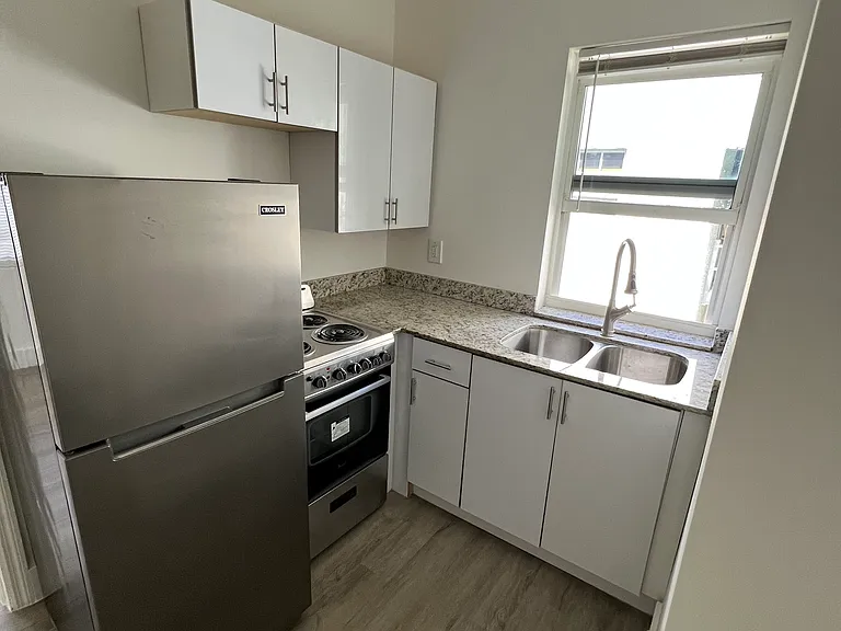 1012 SW 4th St #7 — Photo 7