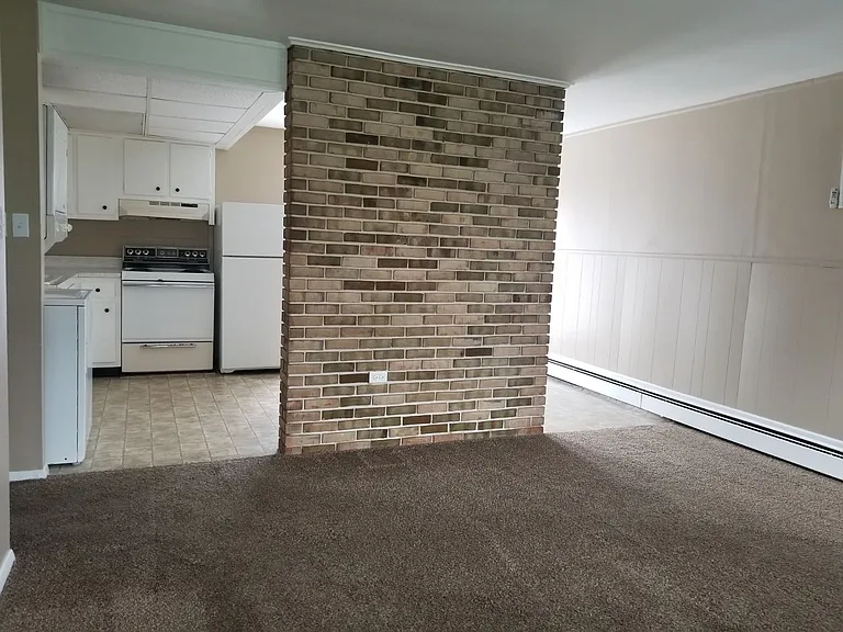 Hillside Apartments — Photo 10