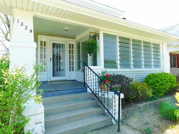4th image of 1328 E Hillcrest Pl