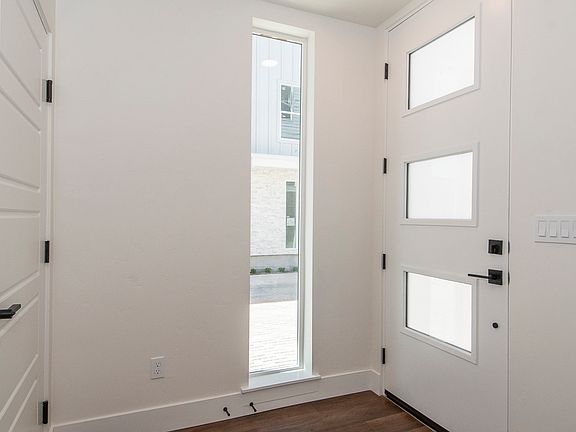 3rd image of 524 E Violets Cove Ln