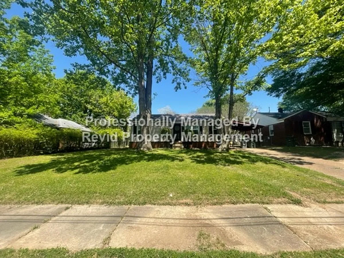 Photo 1 of 19 - 5258 Welchshire Ave - Memphis, TN Primary Photo - 5258 Welchshire Ave