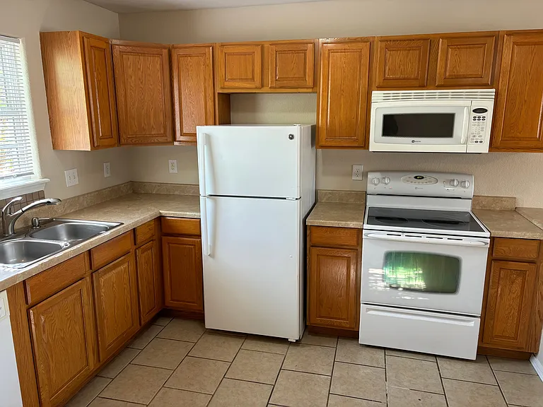 129 E Ella St #129 — Photo 7