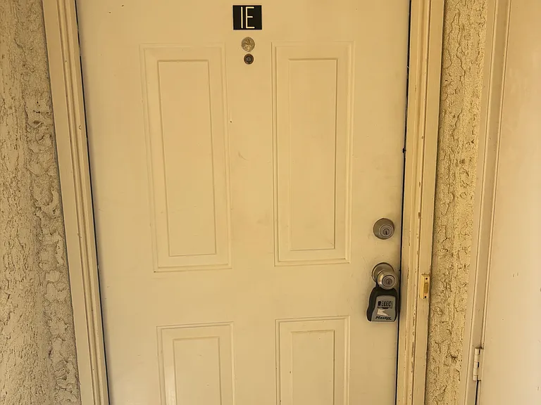 807 Country Club Dr SE #1E — Photo 2
