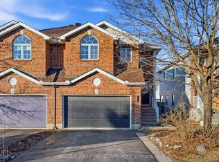 125 Castle Glen Cres, Ottawa, ON K2L 4G9