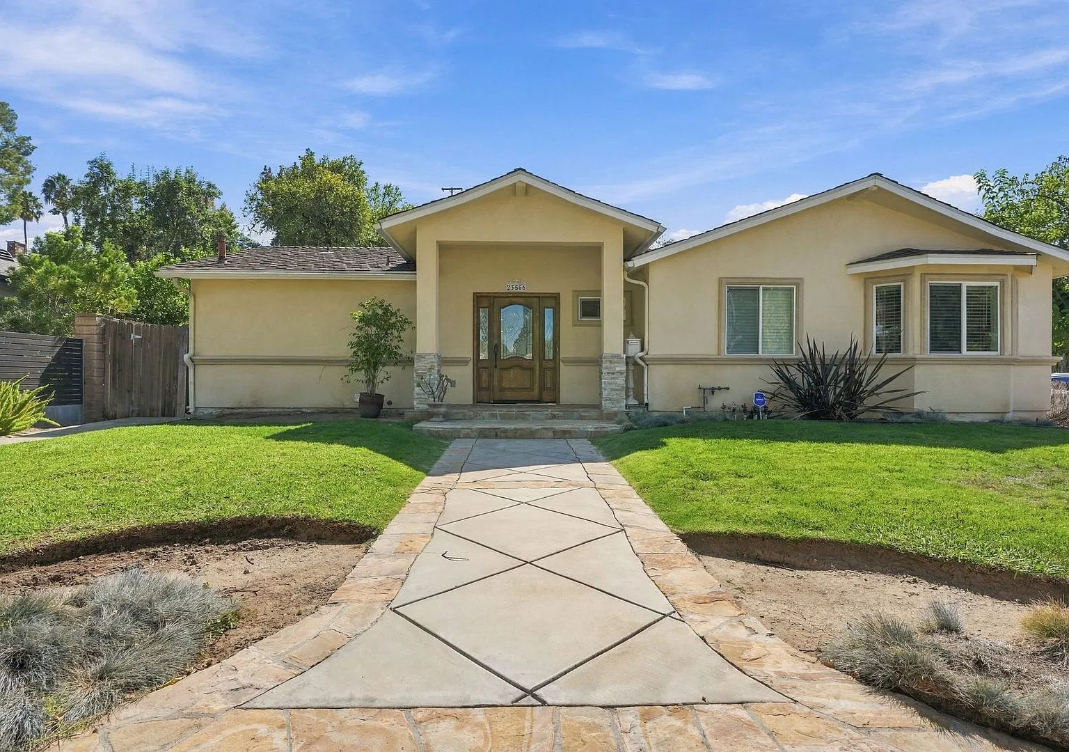 Charming Single Story Woodland Hills Retreat Near Warner Center — Photo 1