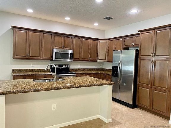5th image of 11252 SW Kingslake Cir