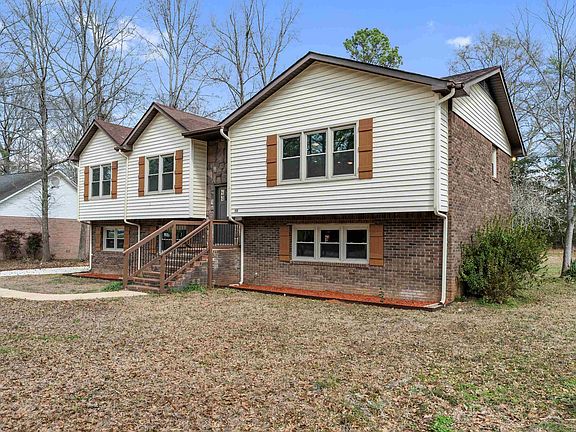 3rd image of 250 Comanche St