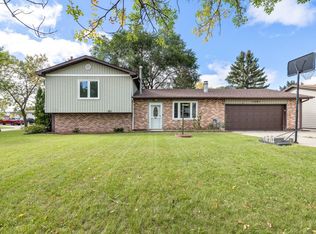 1201 25th Pl NW, Minot, ND 58703