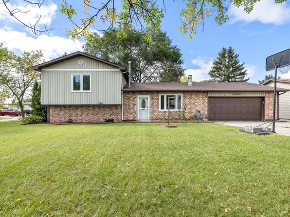 1201 25th Pl NW, Minot, ND 58703