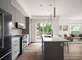 1102 Esquimalt Rd #B307, Esquimalt, BC V9A3N3