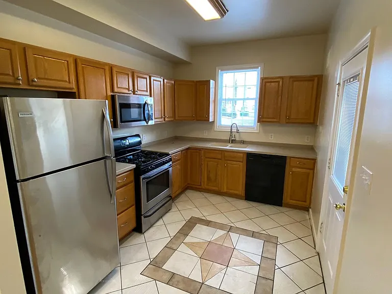 1514 W Cary St — Photo 2