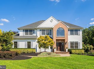 16 Outlook Ln, Freehold, NJ 07728