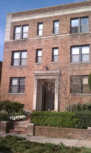 231 15th St SE #201 Photo 1