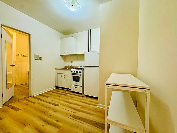4th image of 344 E 9th St APT 11