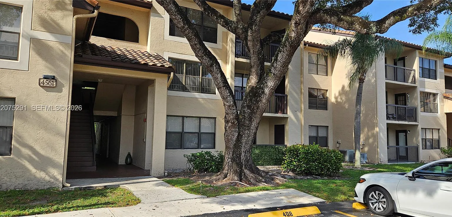Palm Aire Gardens Condo — Photo 3