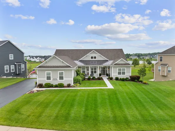 04N054 Norton Lake Dr, Saint Charles, IL 60175