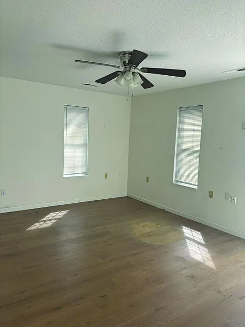2 bed, 878 sqft, $1,350 — Photo 4