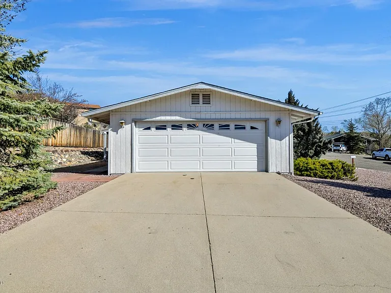 1602 Luna Ct — Photo 5