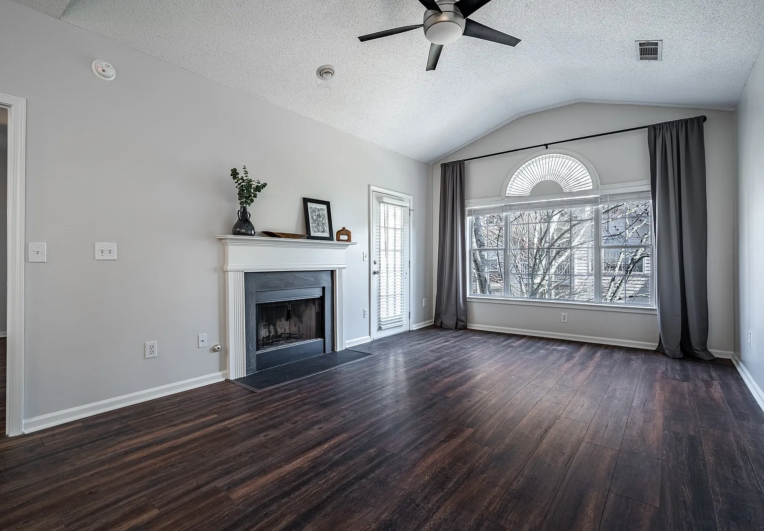 2 bed, 1278 sqft, $2,250 — Photo 3