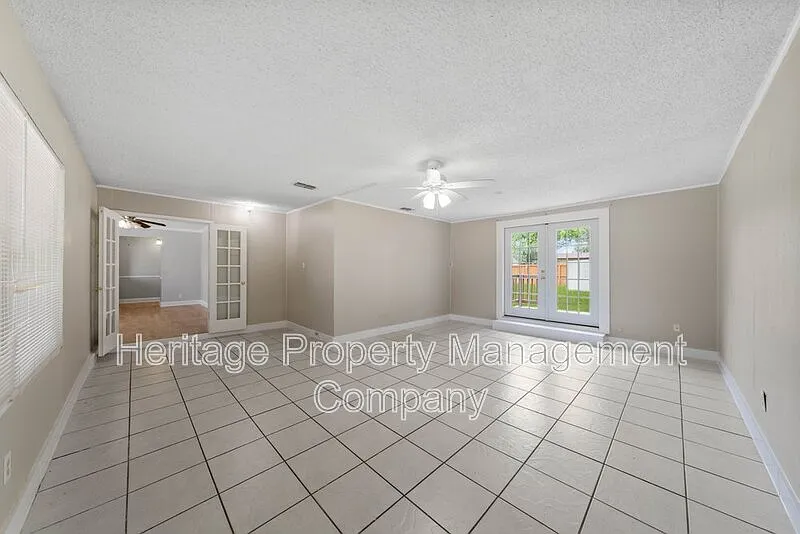 4 bed, 2.0 bath, 1730 sqft, $1,900 — Photo 4