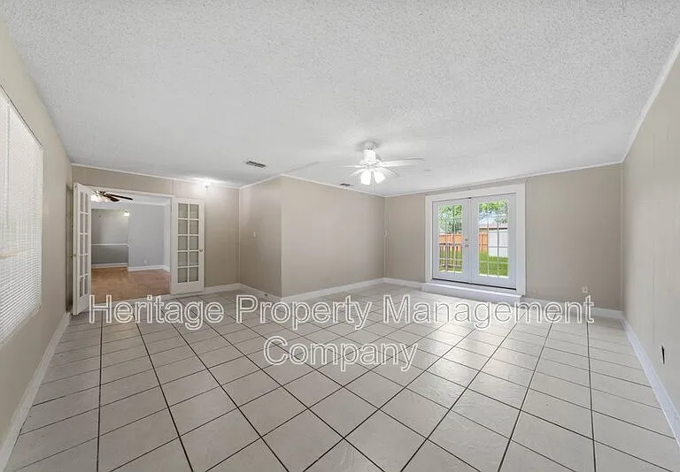 7422 Stonehouse Dr — Photo 4