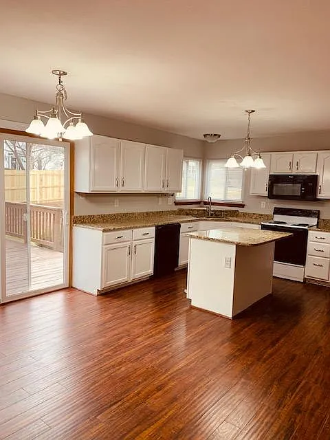 14 Forest Haven Ct — Photo 2