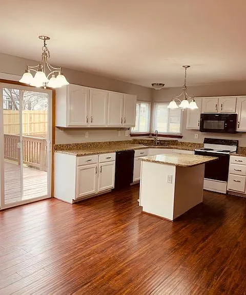 14 Forest Haven Ct — Photo 2