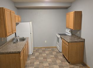 606 Parriott St #8, Aplington, IA 50604