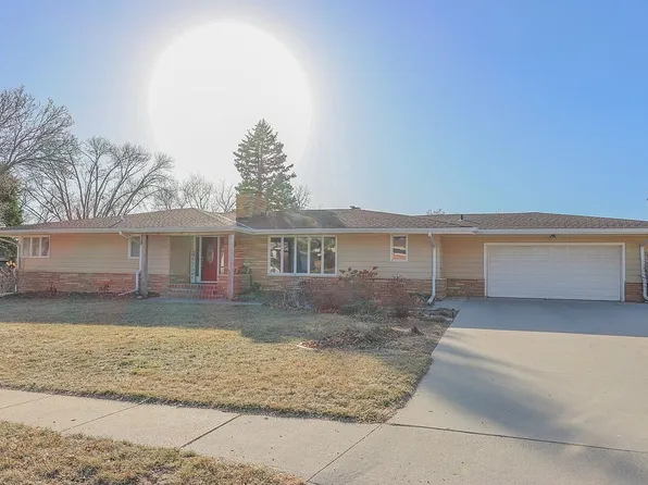 202 Kayleen Dr, Bellevue, NE 68005