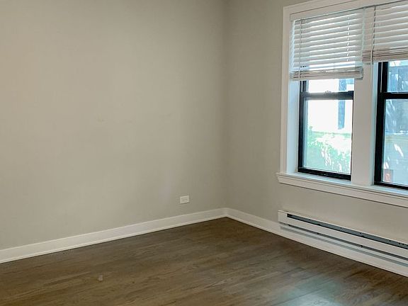 5th image of 627 W Melrose St Unit 1