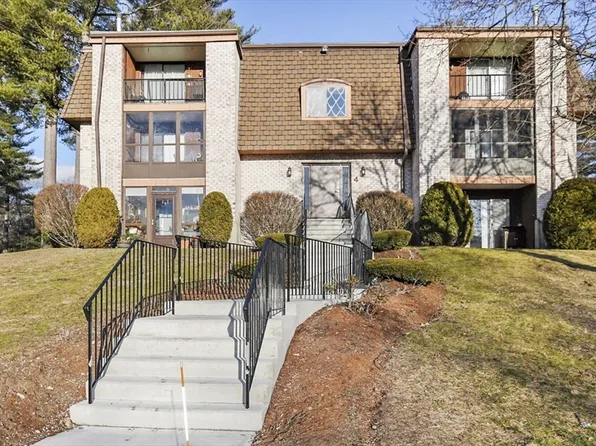 4 Greenbriar Dr APT 207, North Reading, MA 01864