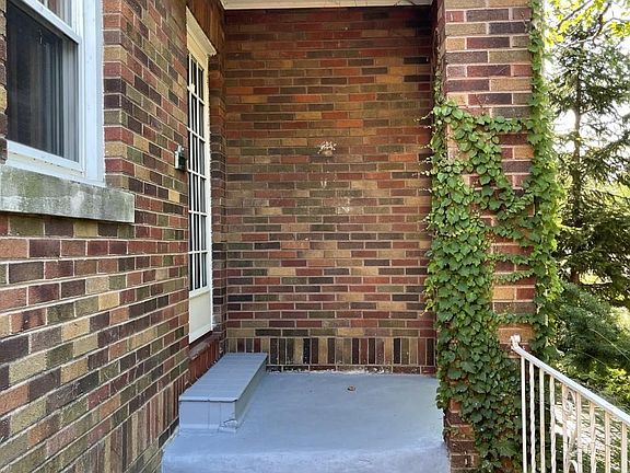 2nd image of 602 W Richwoods Blvd