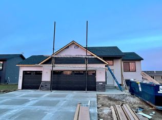 416 Skogen Dr, Kenyon, MN 55946