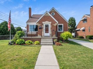 8296 Racine Rd, Warren, MI 48093