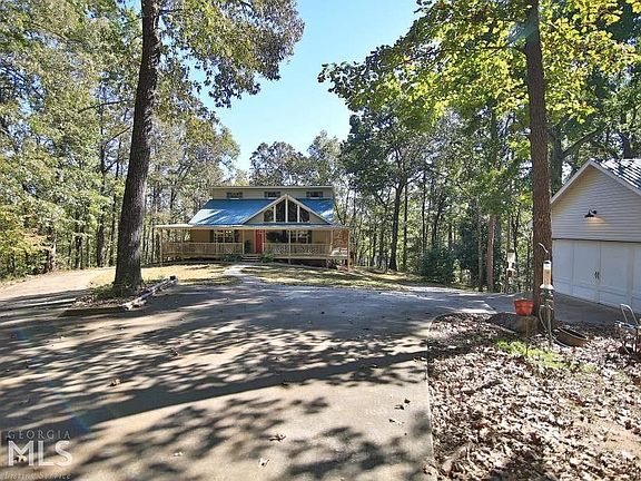 2nd image of 555 Chesterra Dr