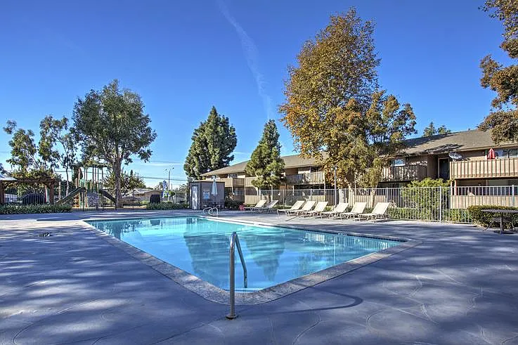 Pine Lake Apartments — Photo 2