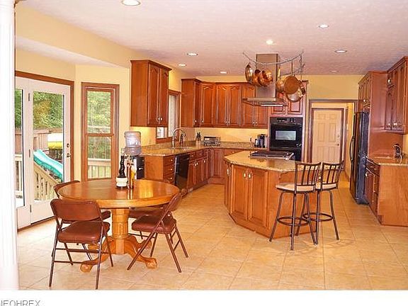 2nd image of 5567 Hollythorn Dr