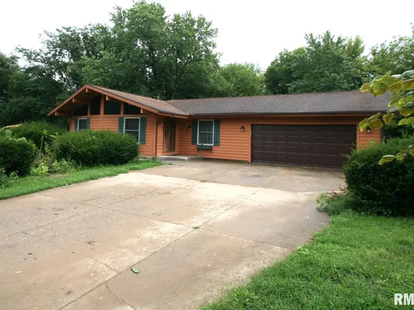 991 Heritage Dr, Mackinaw, IL 61755