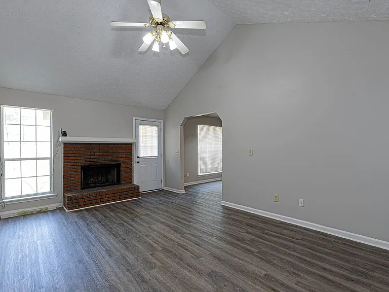 5713 Marlette Ct — Photo 3
