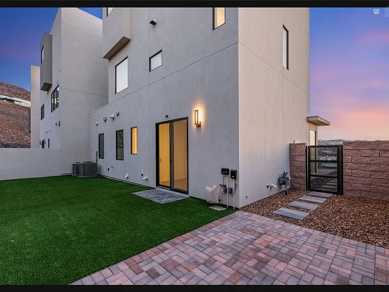 350 Solitude Peak Ln — Photo 10