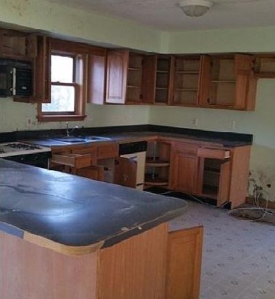 3rd image of 6592 Linden Dr