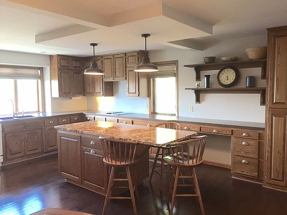 3rd image of 3109 Edgemere Ave