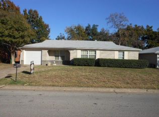 1012 Billie Ruth Ln, Hurst, TX 76053