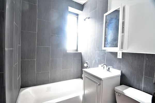 Rented by Clove Realty LLC | media 28